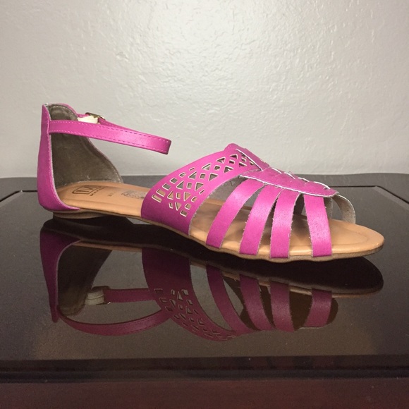 pink sandals size 11